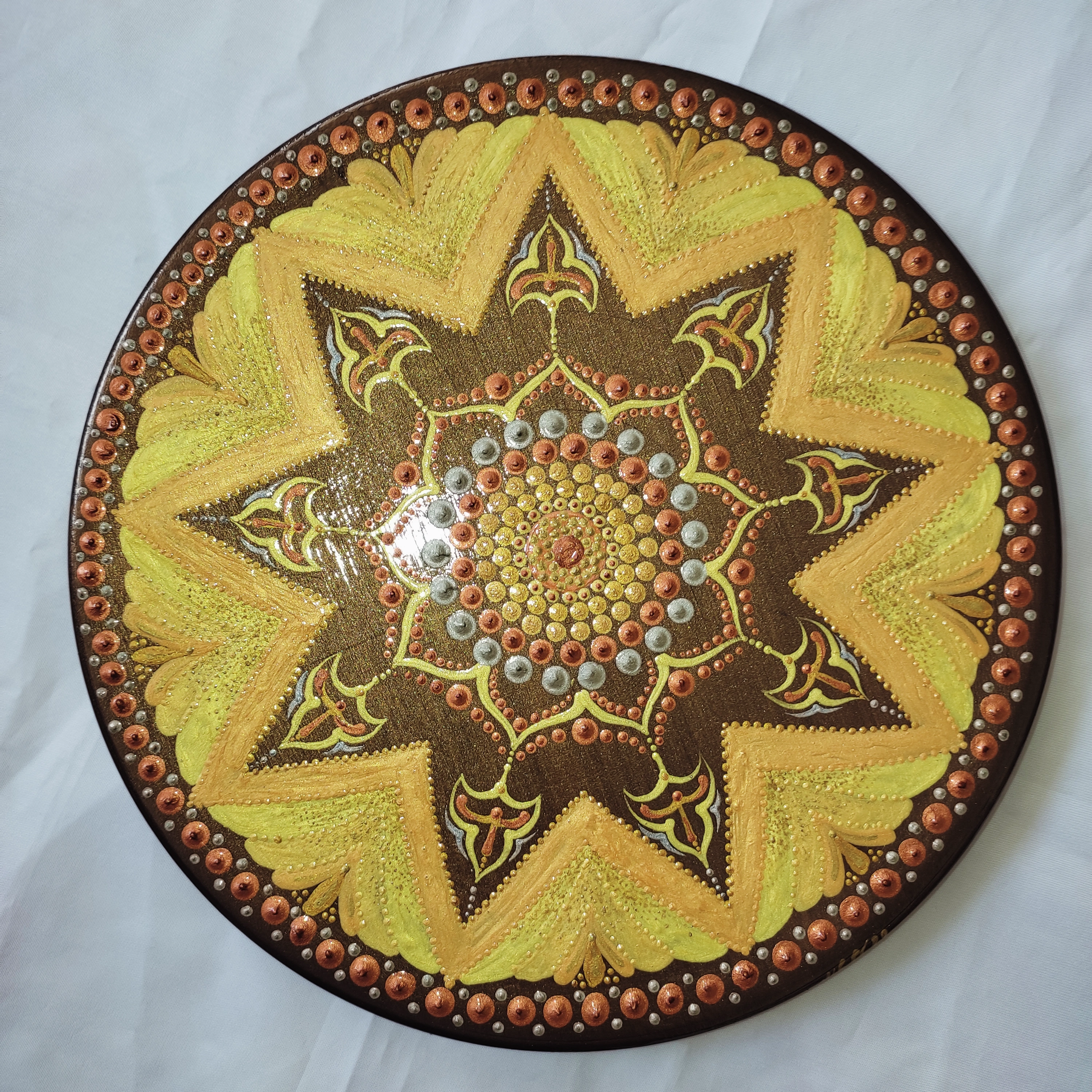 نقاشی ماندالا روی سفال و چوب