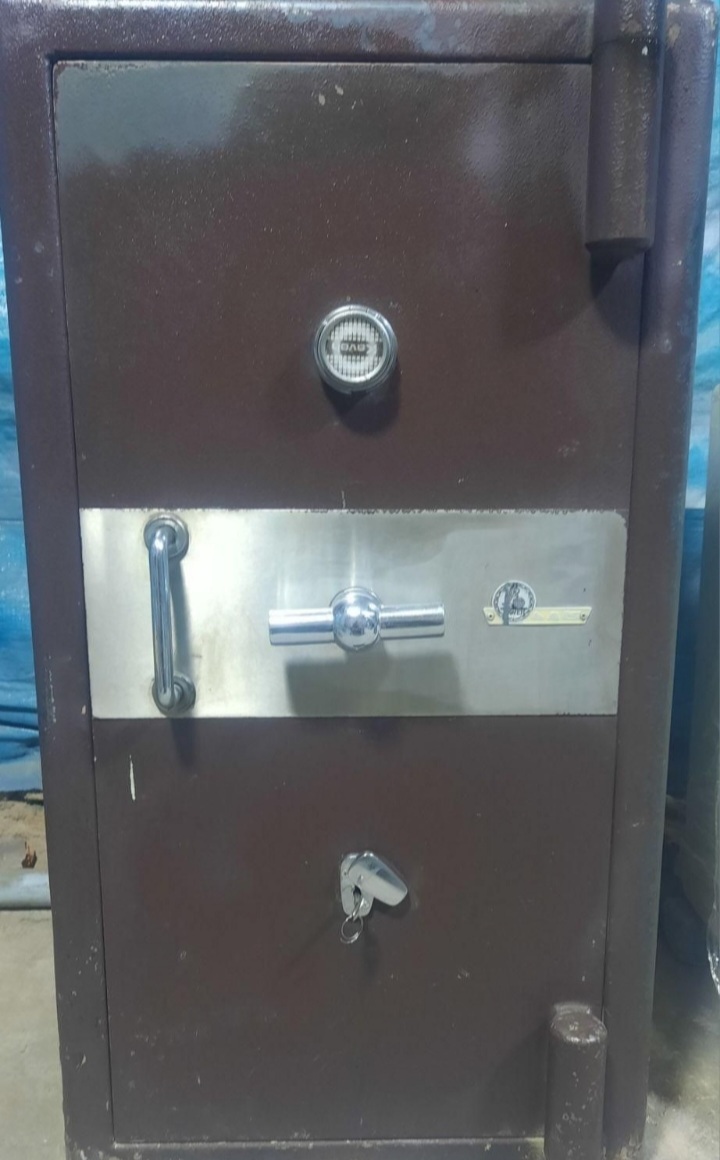 گاوصندوق رمز دار ضد سرقت 