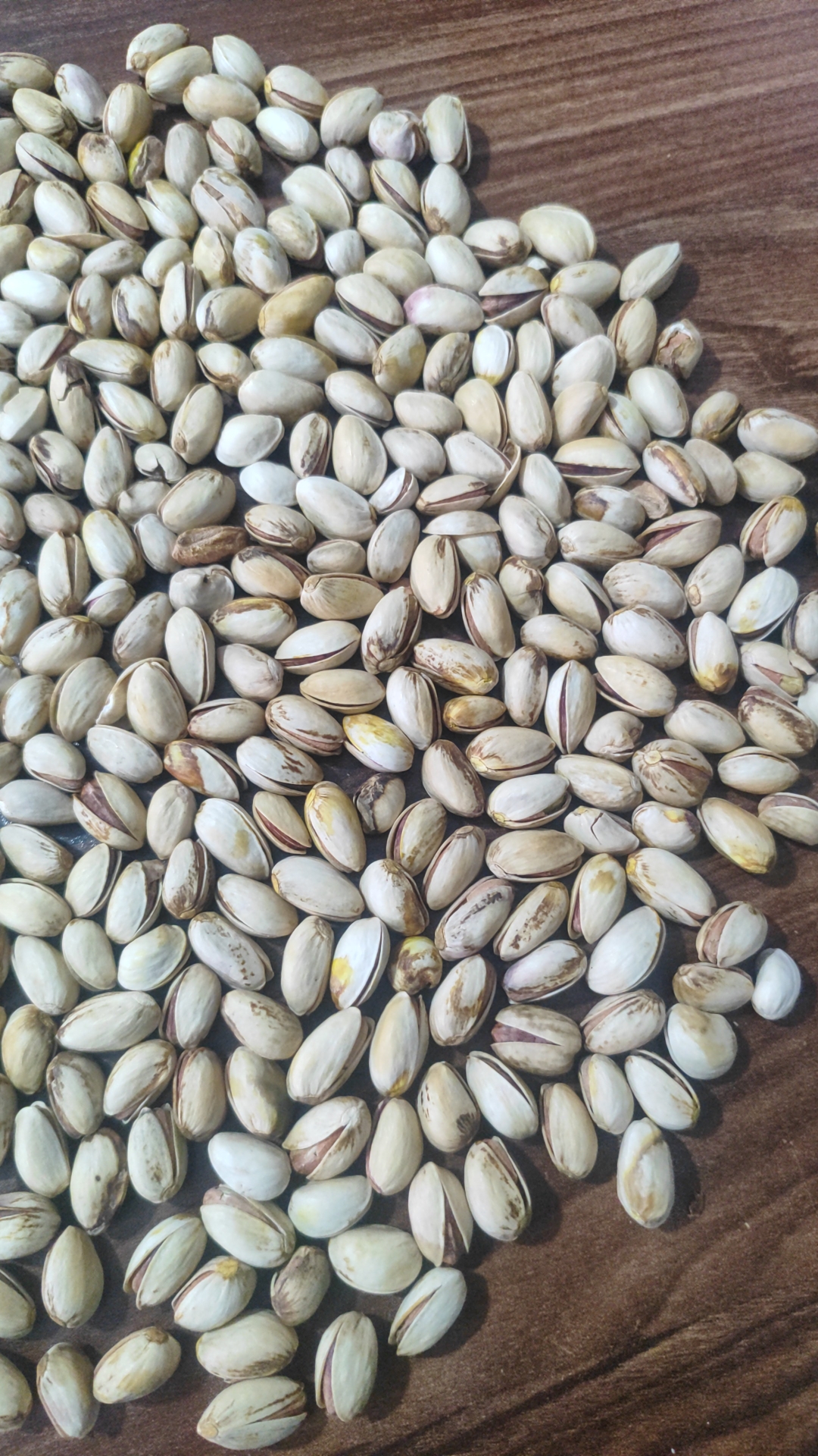 پسته و مغز پسته درجه یک 