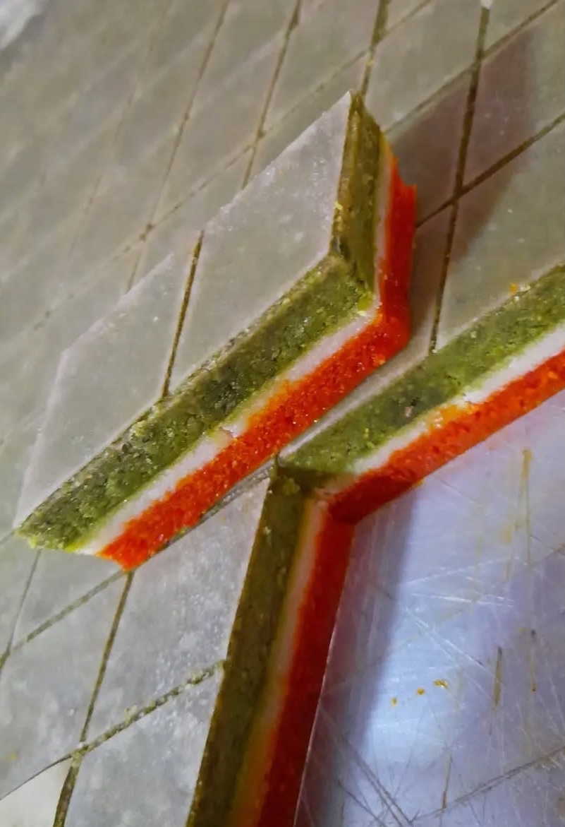 باقلوا چند لایه لوزی سوغات قزوین 