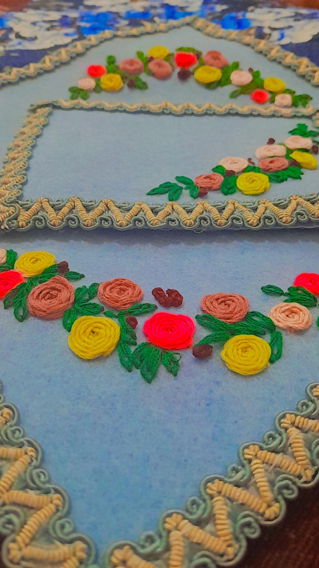سجاده گلدوزی شده