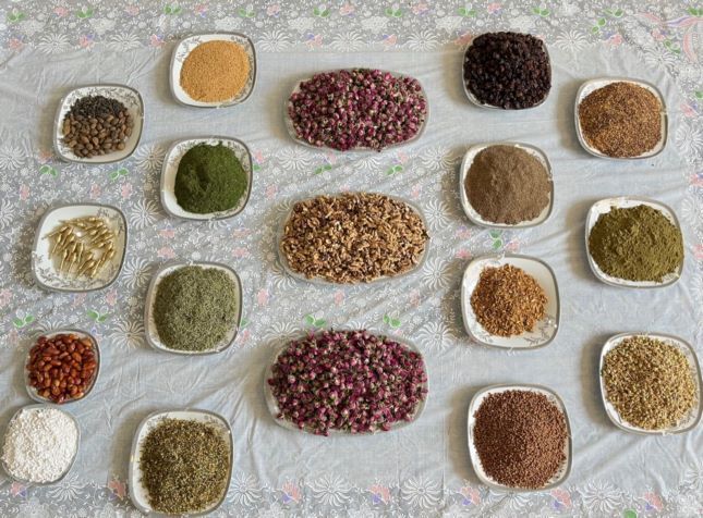 محصولات ‌ارگانیک‌ ایرانی (عسل،ادویه‌جات)