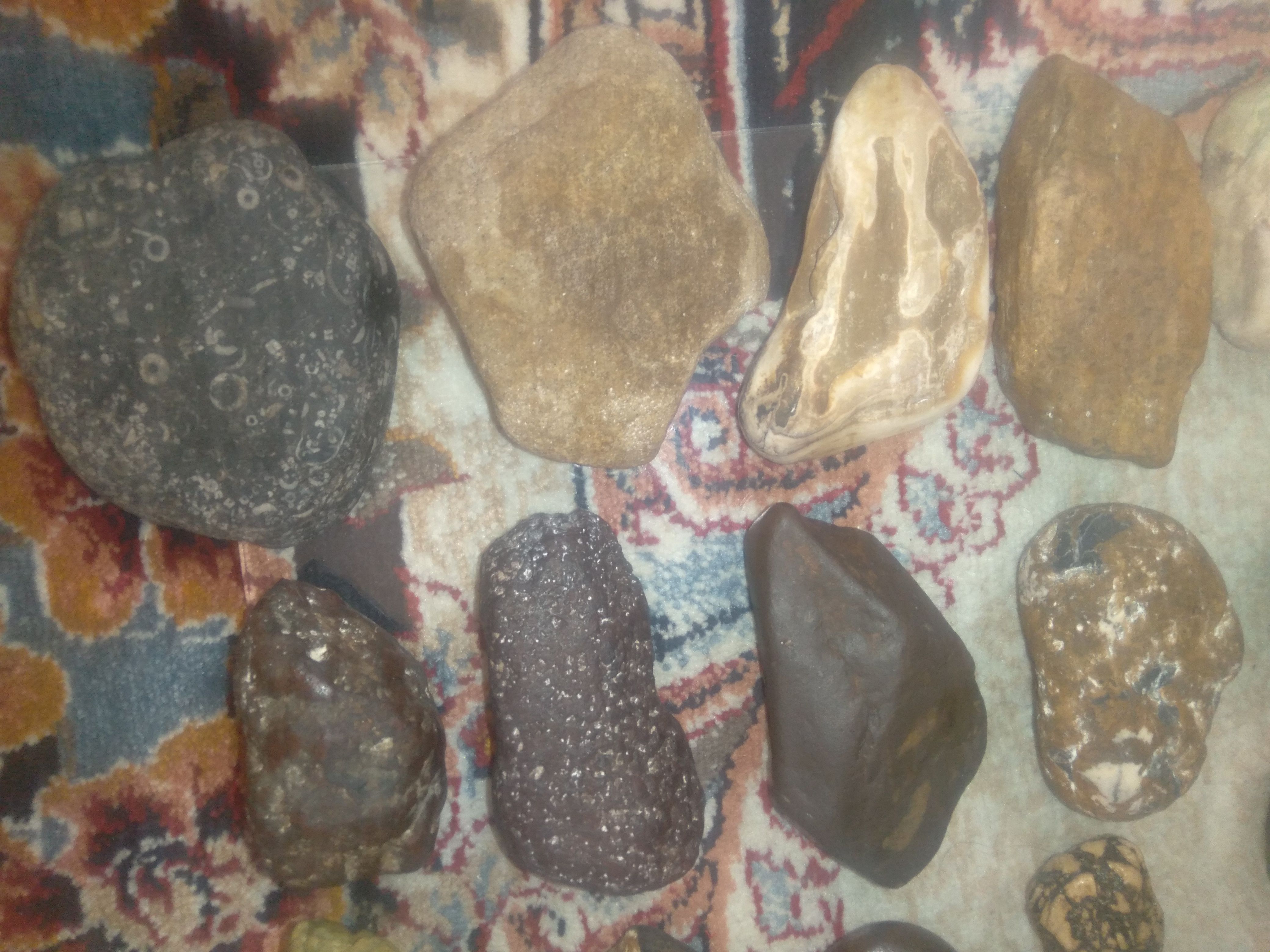 تعدادی سنگ قیمتی و کم یاب