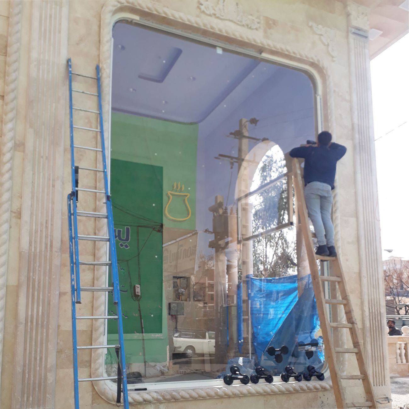 جویای کار  متخصص تولید شیشه دوجداره 