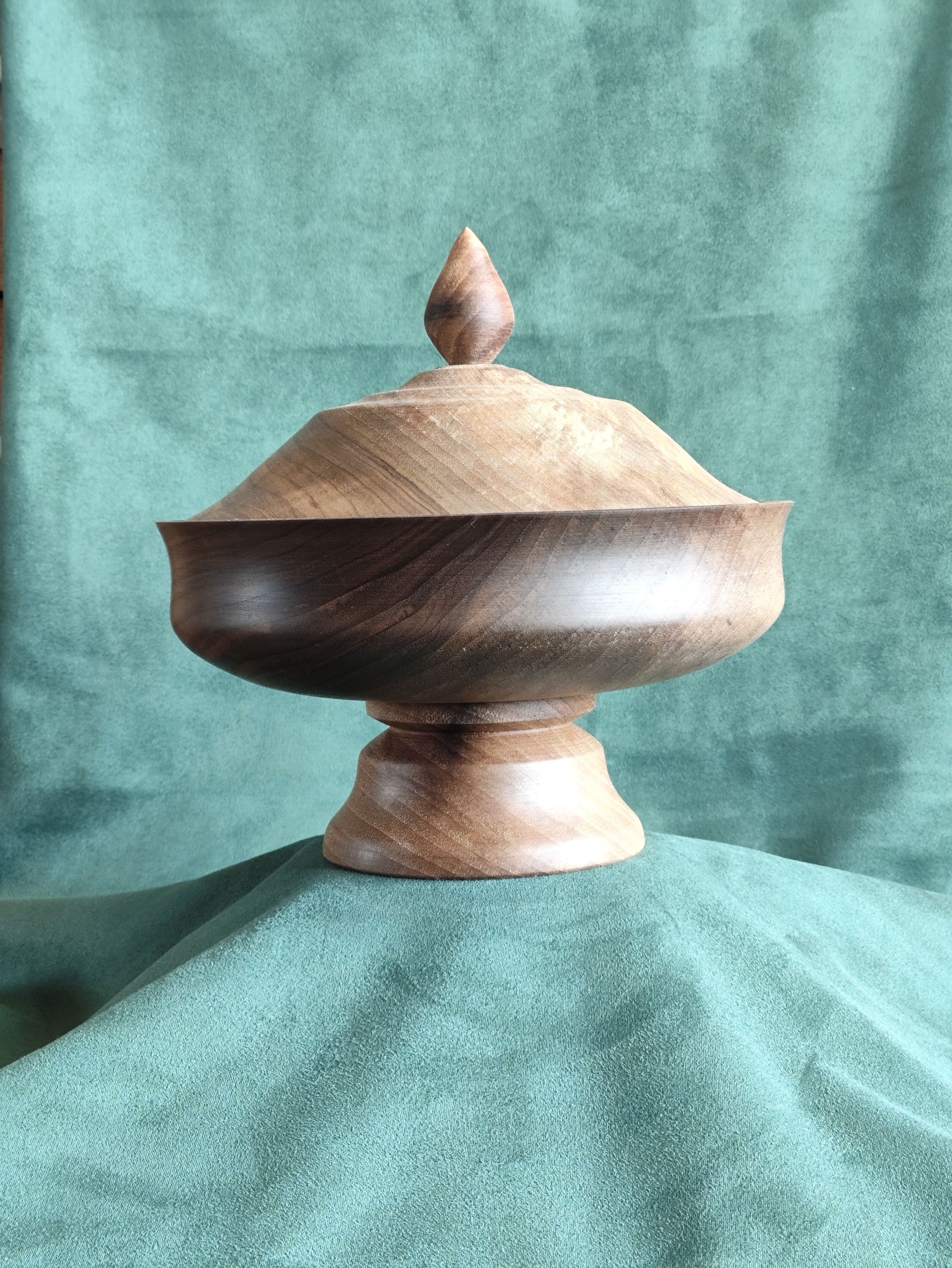 شکلات‌خوری چوبی با چوب گردو