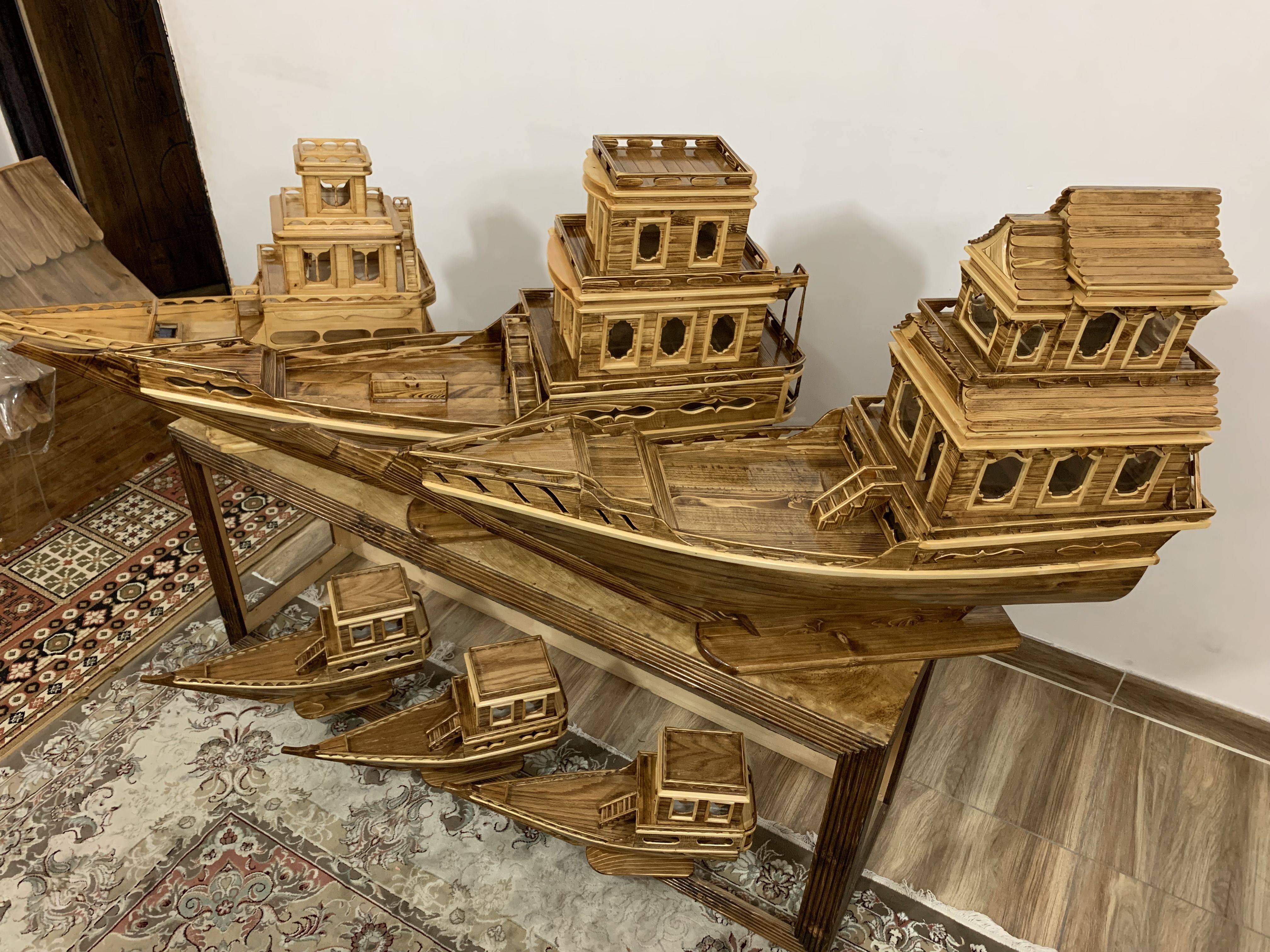 لنج های چوبی دستساز با ظرافت بالا