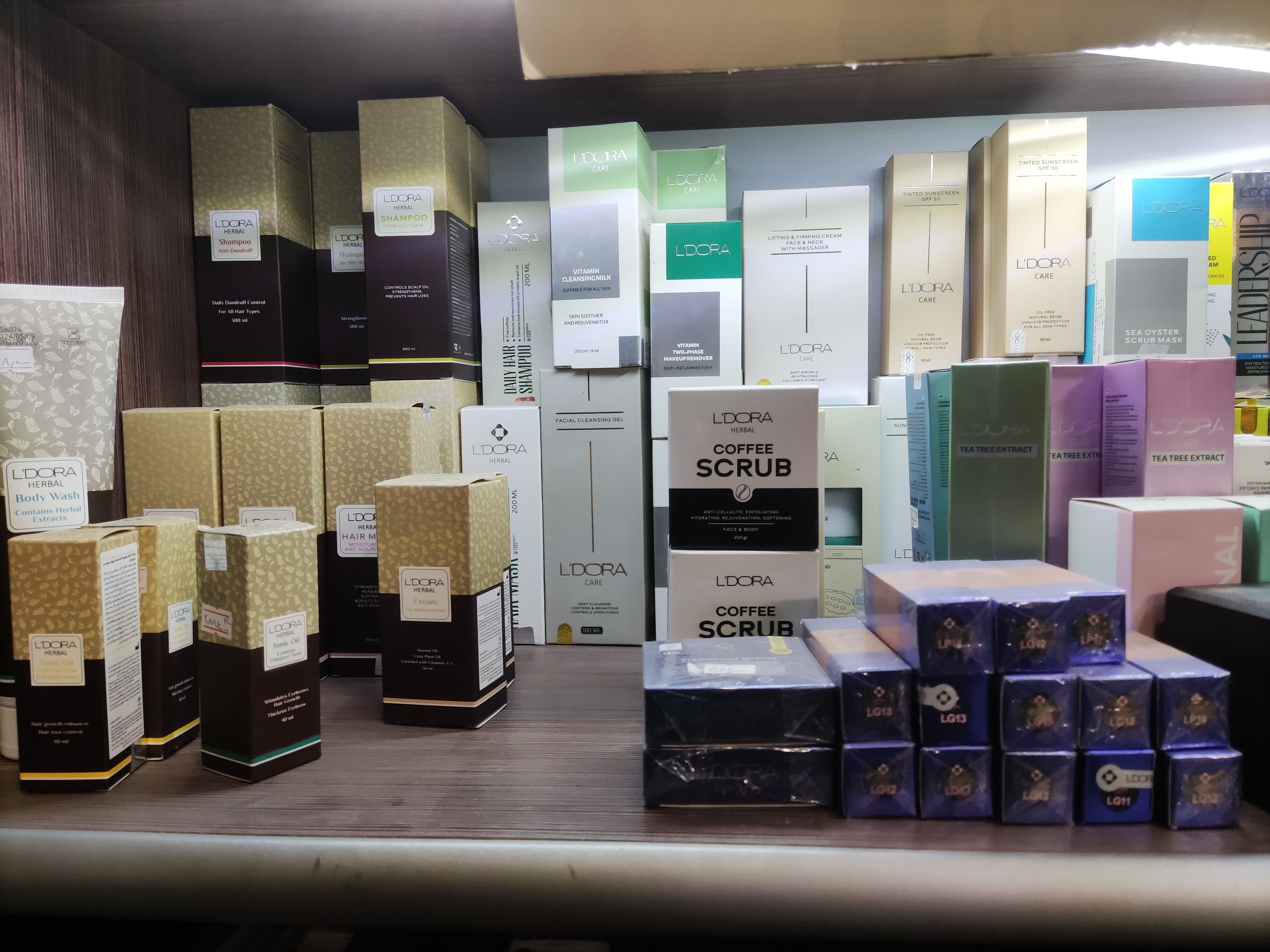 محصولات مراقبت پوست و مو 