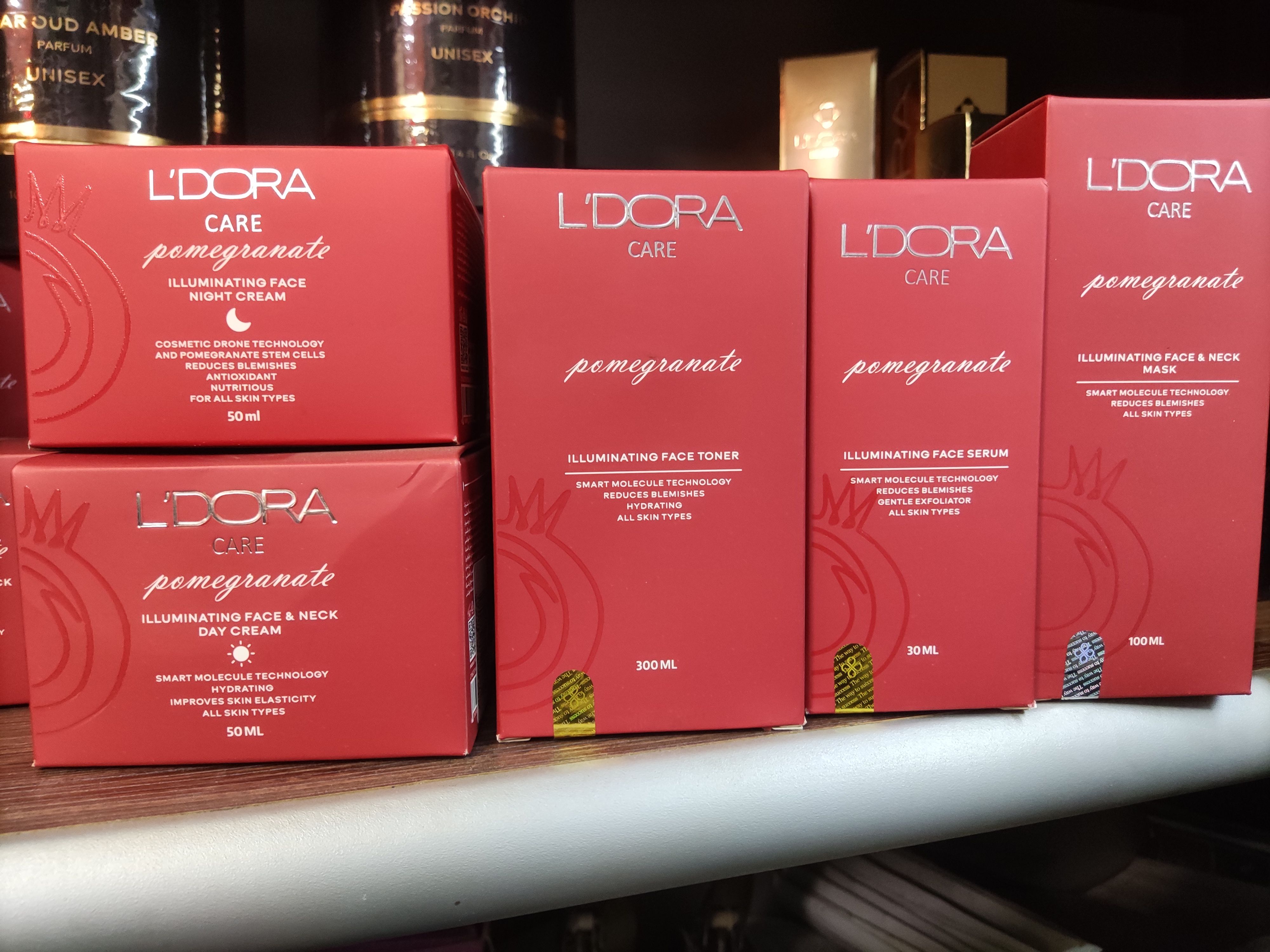 محصولات مراقبت پوست و مو 