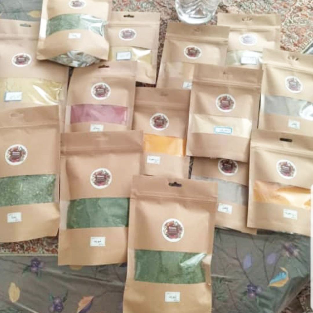 ادویه جات و سبزی خشک بسیار مرغوب