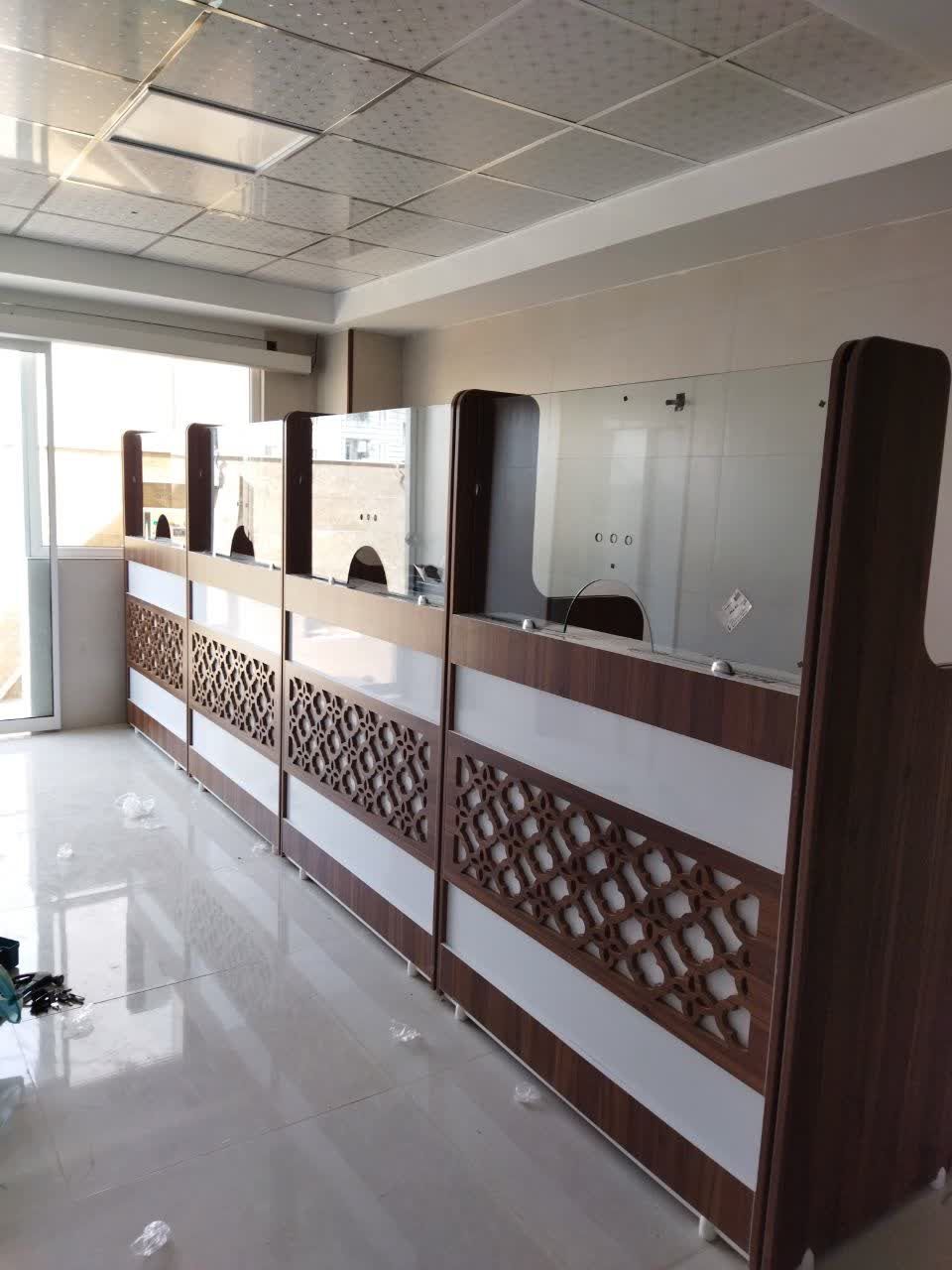 کابینت کار . نصاب درب چوبی
