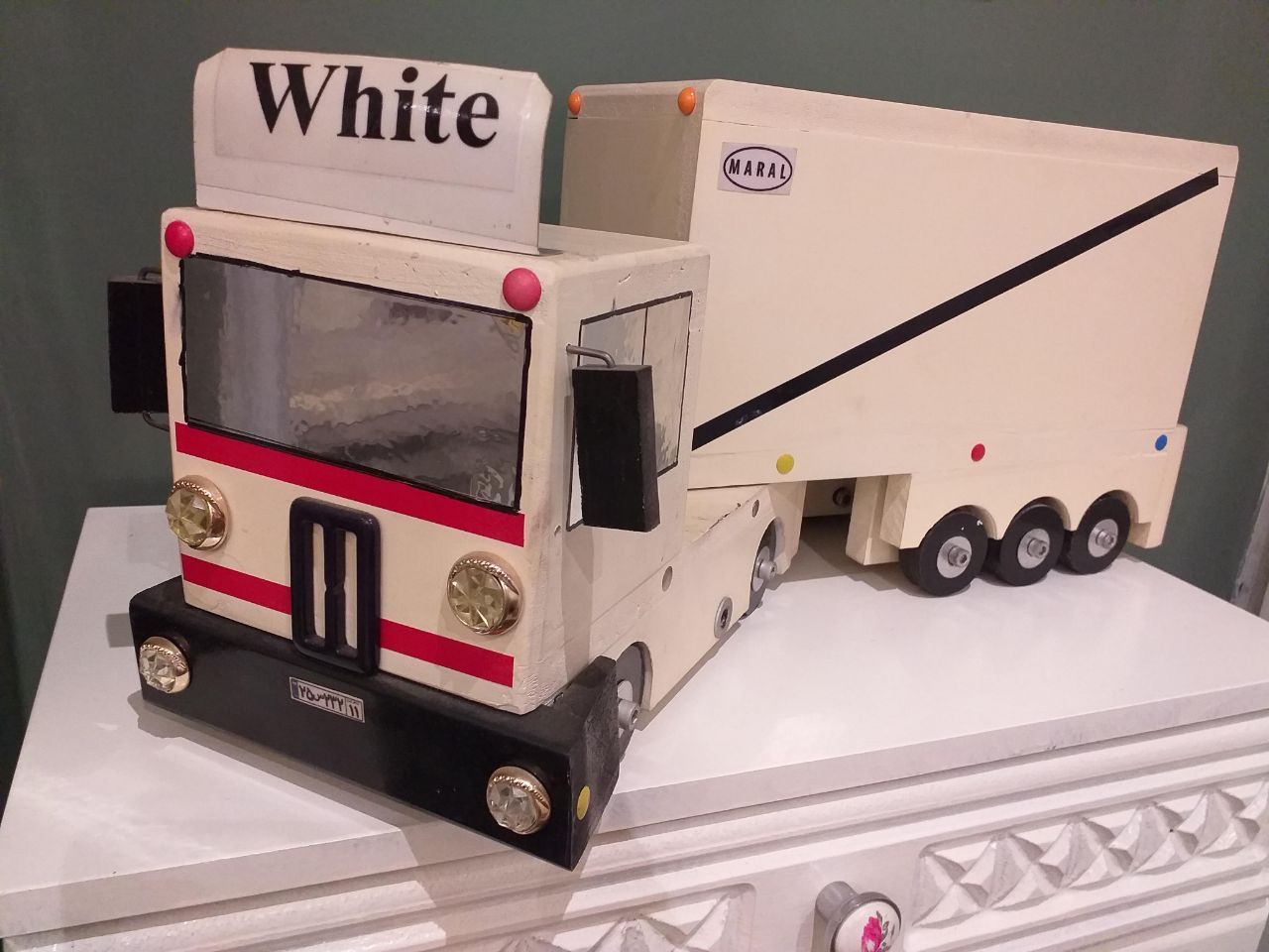 ماشین چوبی دستساز