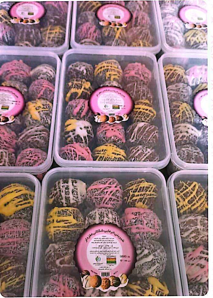 معجون و ترافل های خرمایی مغزدار