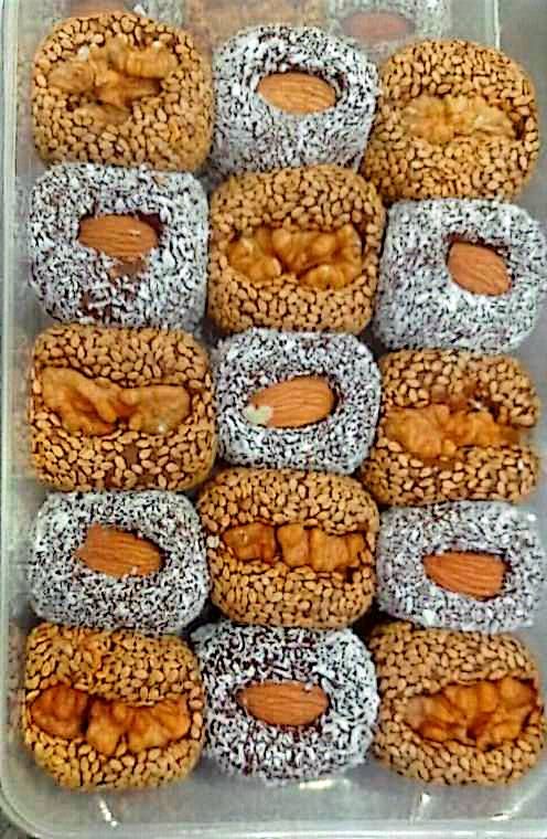 معجون و ترافل های خرمایی مغزدار