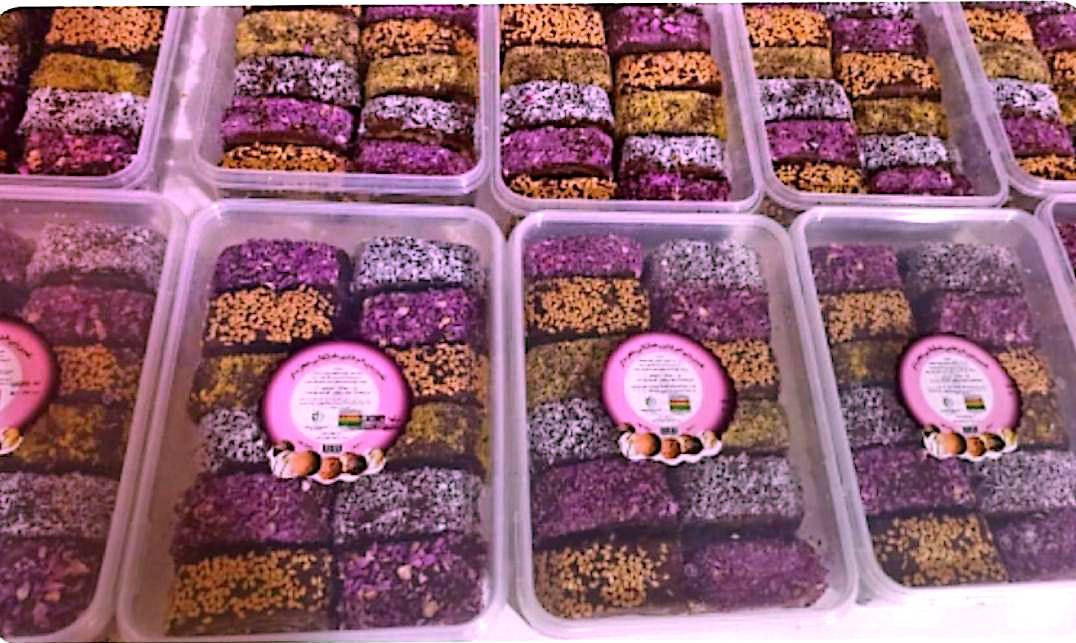 معجون و ترافل های خرمایی مغزدار