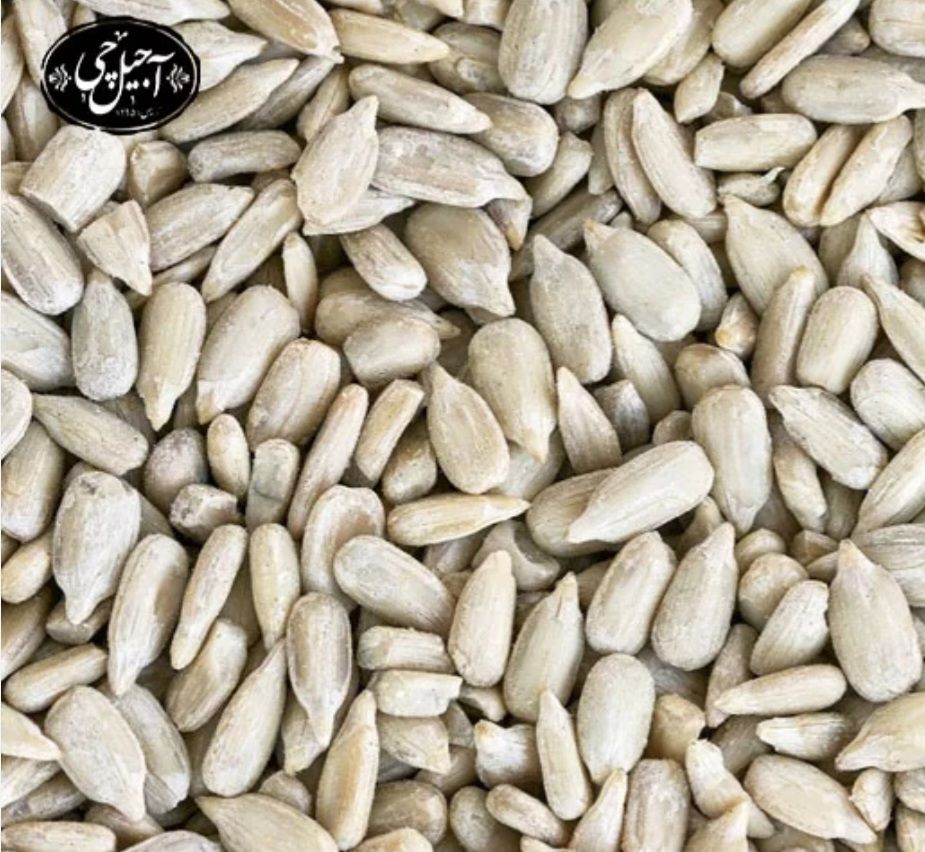 فروش تخمه افتاب گردان و کدو و ...