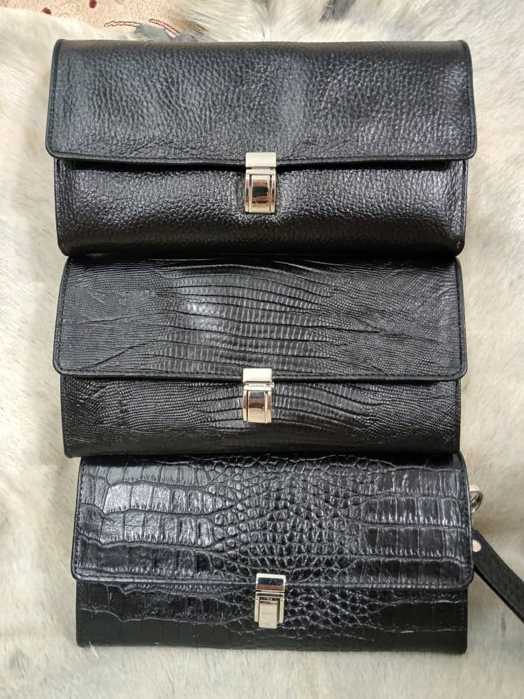 محصولات کیف های چرم طبیعی دست دوز 