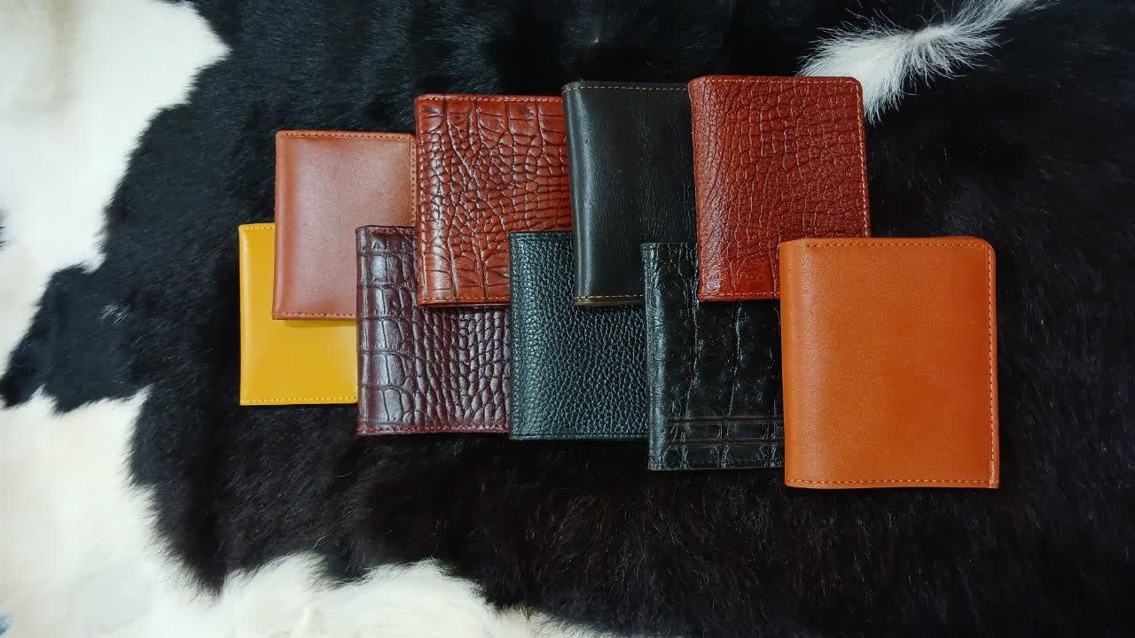 محصولات کیف های چرم طبیعی دست دوز 