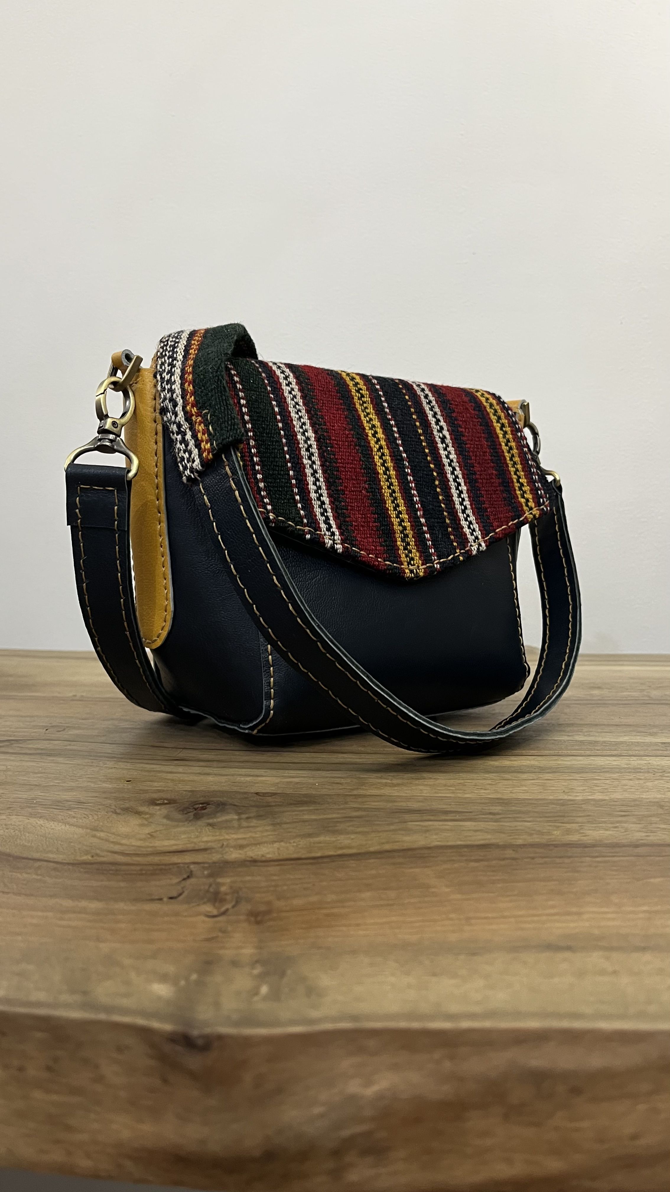 کیف چرم با جاجیم و دست دوز 