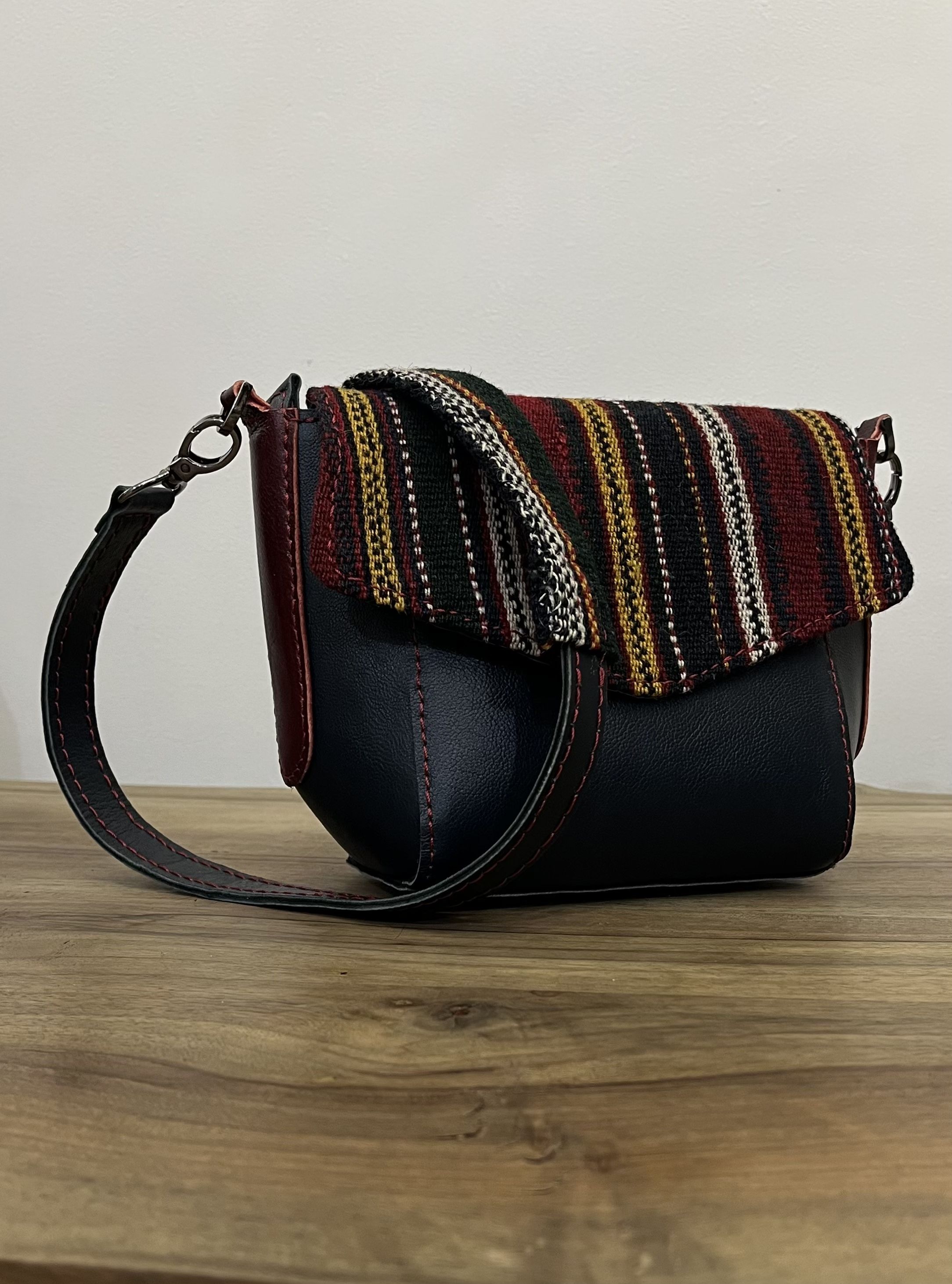 کیف چرم با جاجیم و دست دوز 