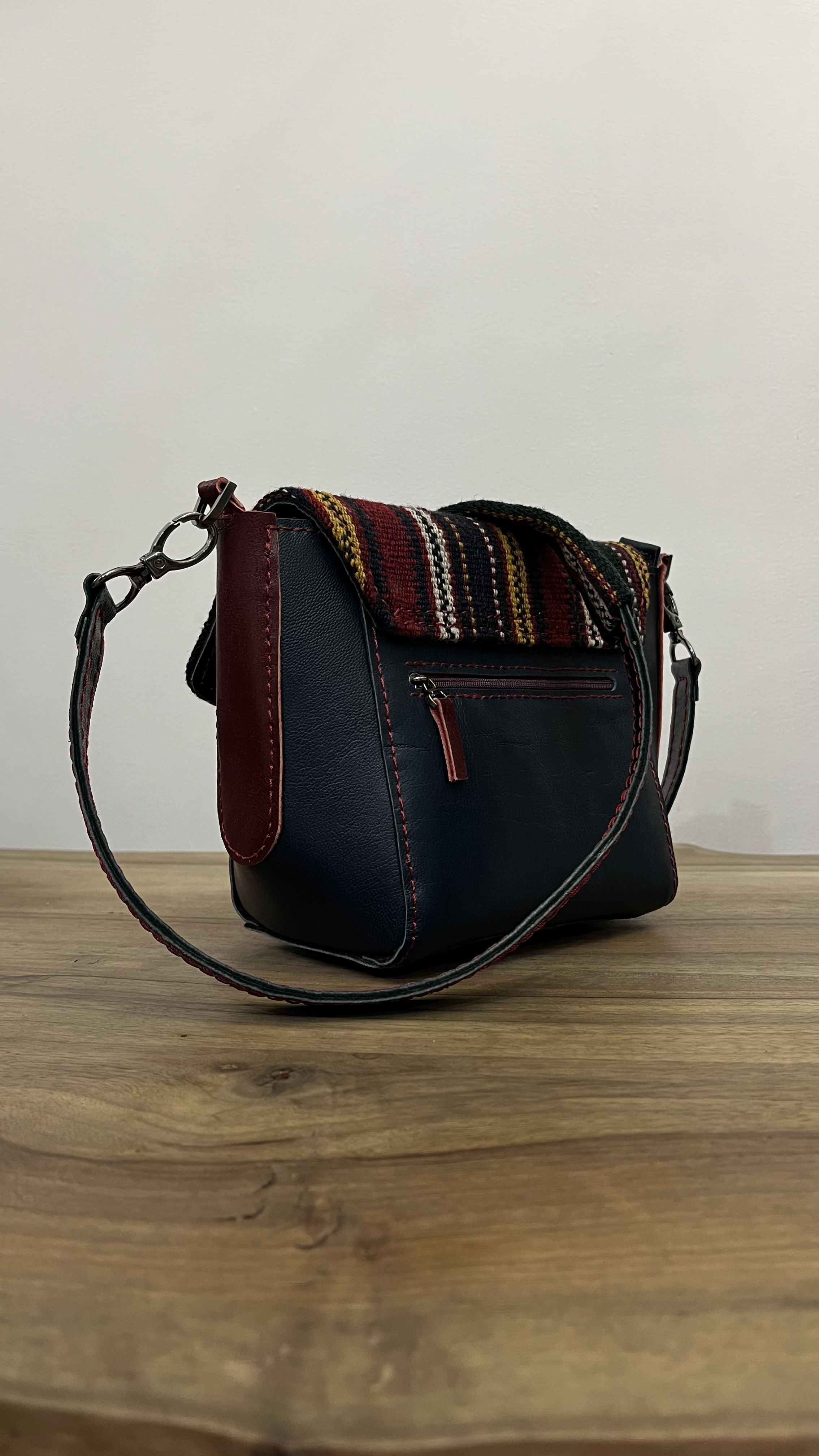 کیف چرم با جاجیم و دست دوز 