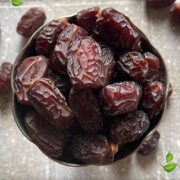 فروش ترشیجات و عرقیجات و خرما