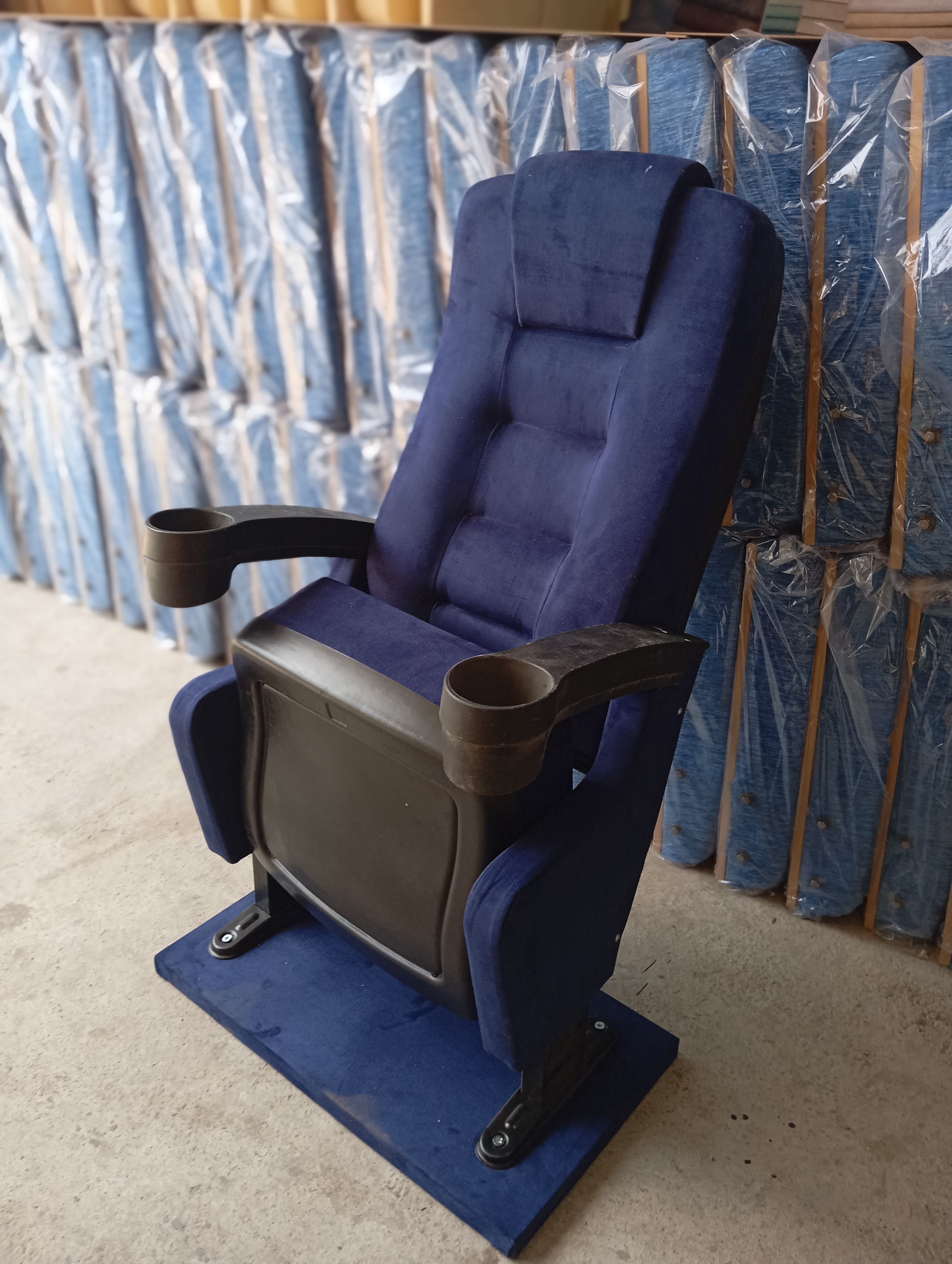 مبلمان سینمایی پایا