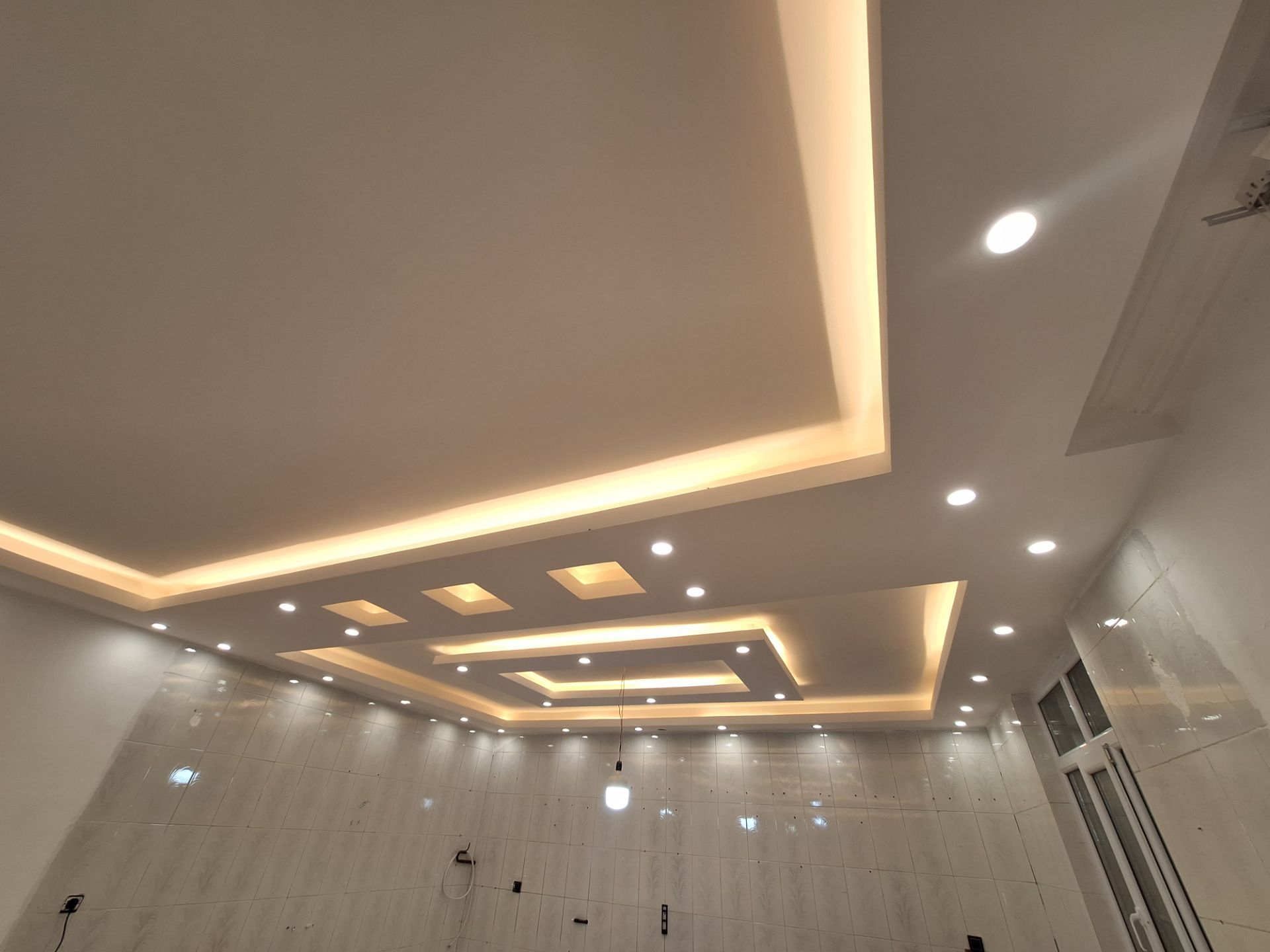 مجری انواع سقوف کاذب و نمای کاذب