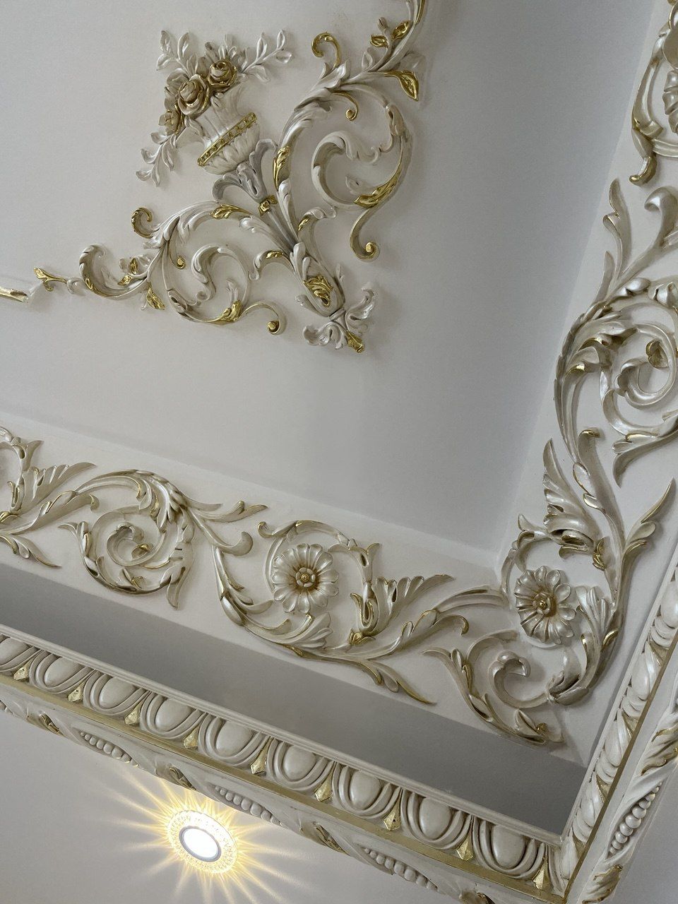 اجرا انواع پتینه و گچبری مدرن و نقاشی