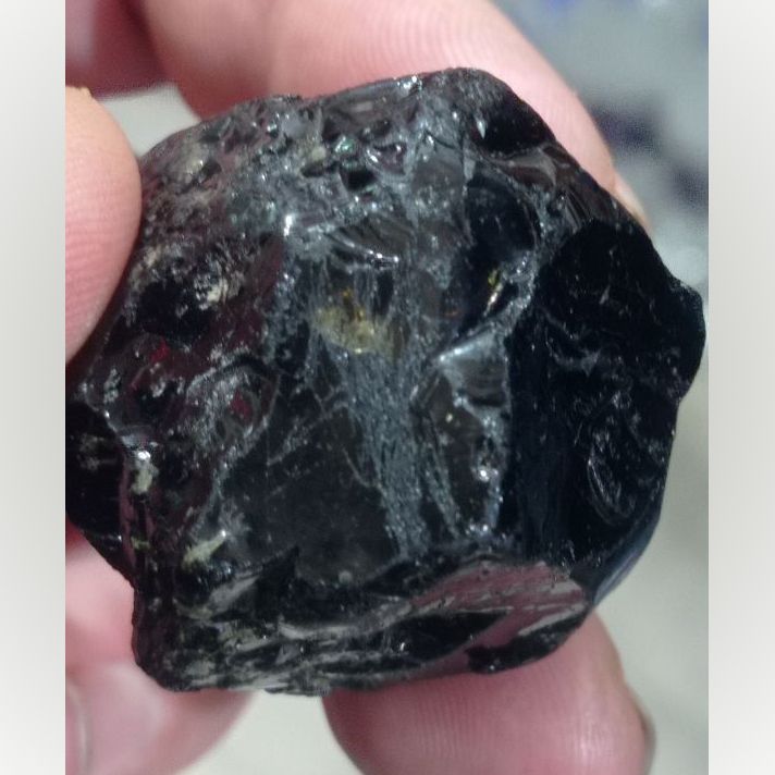 فروش سنگ قیمتی الماس سیاه