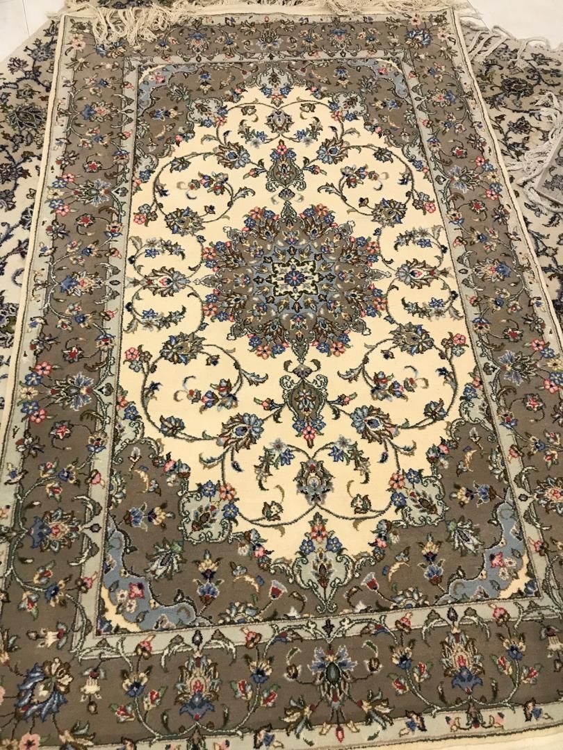 فرش دست بافه کاشان