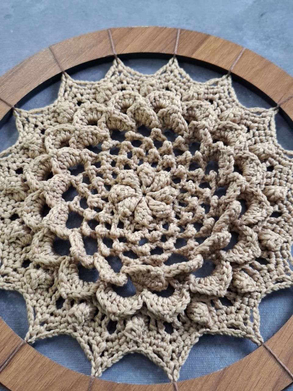 دیوارکوب بافتنی ماندلا