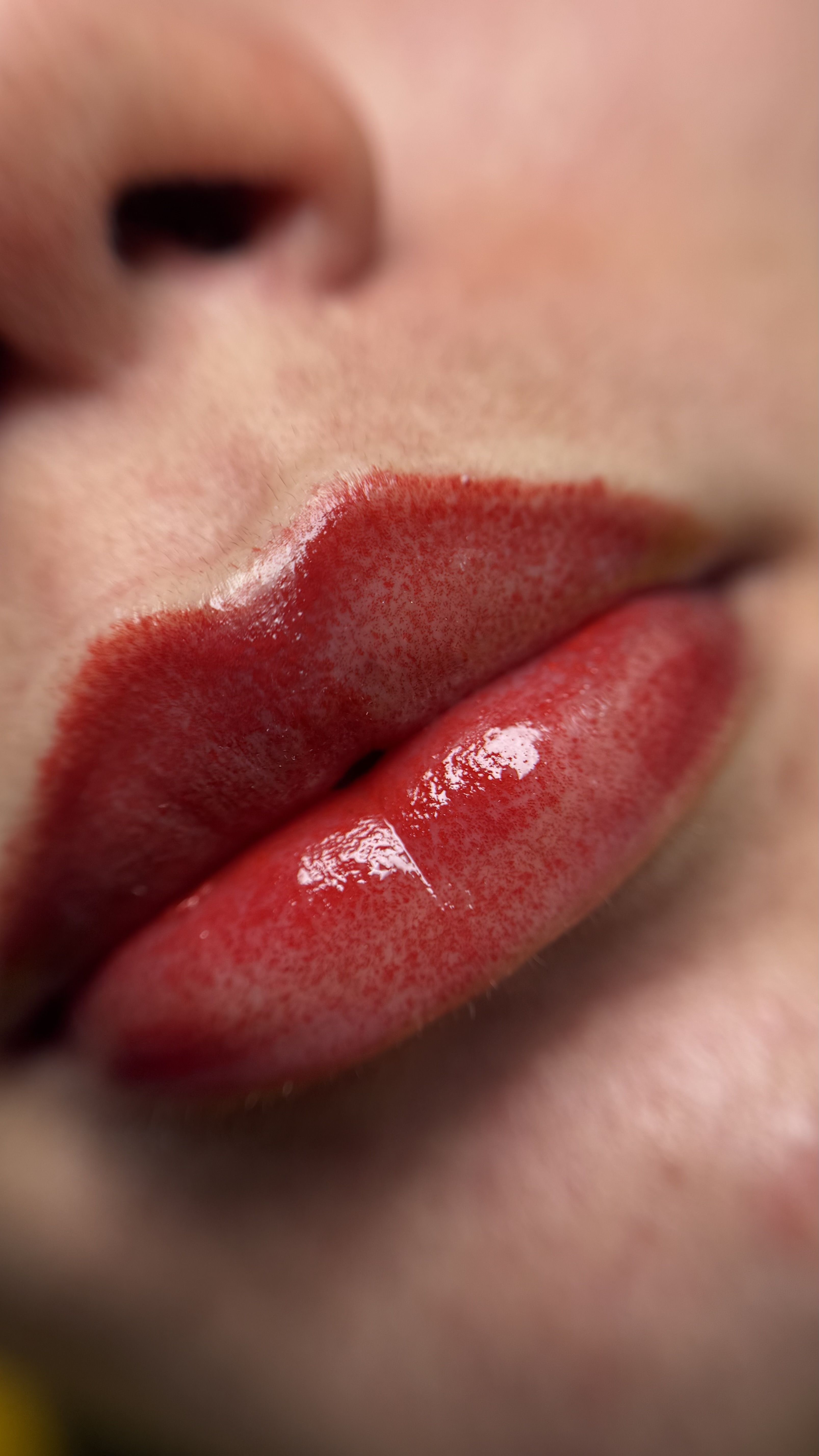 متخصص آرایش دائم (میکروبلیدینگ)