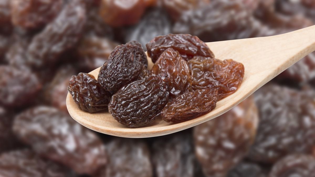 Excellent saffron, legumes, golden raisins
