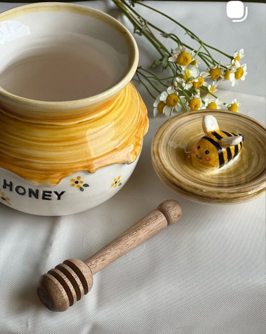 Raw and pure honey from the hive to your home 