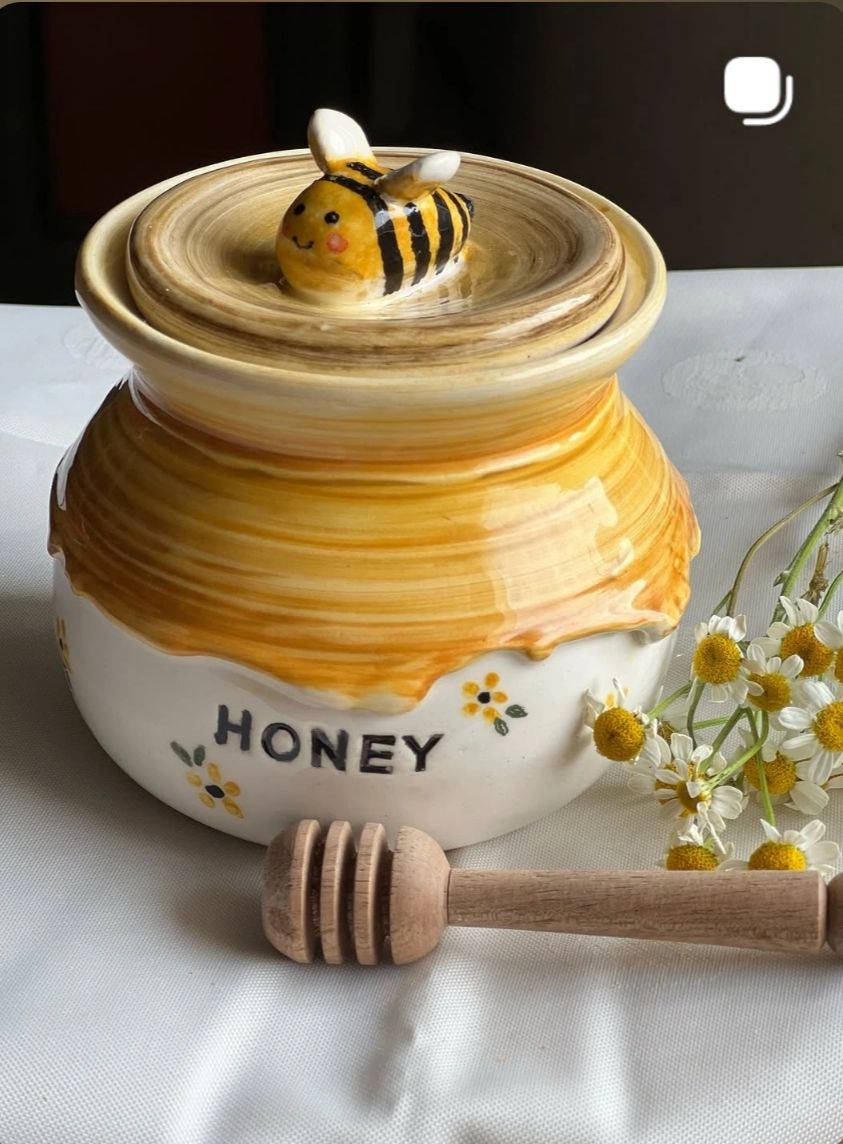 Raw and pure honey from the hive to your home 