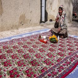 قالی گل سرخ اسفندقه کرمان