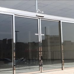باب آلي (كهرباء المبنى)