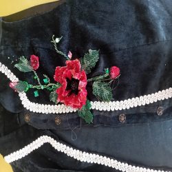کار روی لباس طرح سنتی