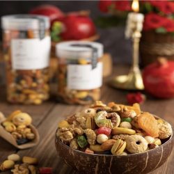 فروش انواع ميوه خشك و جام شراب