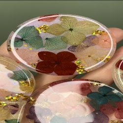 گوشواره و جاسوئیچی وآویز رزینی گوشواره و جاسوئیچی وآویز رزینی