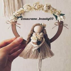 عروطک مکرومه و حلقه چوبی