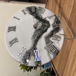  ساعت‌های رزین و چوب دست‌ساز