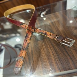 کمربند چرم دست دوز قلمزنی شده کمربند چرم دست دوز قلمزنی شده