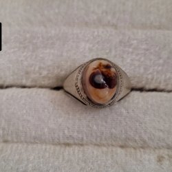انگشتر و سنگهای جواهراتی 