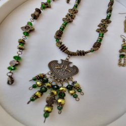 گردنبند دست‌ساز سبز برنزی