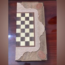 طاولة طاولة زهر (نرد) منقوشة يدويًا من خشب
