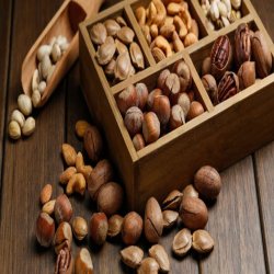 پخش گردو، پسته، زعفران و زرشگ،