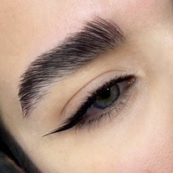 خدمات اکستنشن مژه و لیفت