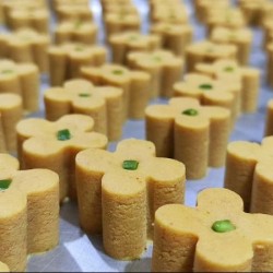 شیرینی نخودچی سنتی با عطر هل شیرینی نخودچی سنتی با عطر هل