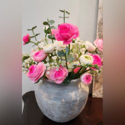 بيع المشغولات اليدوية والزهور اليدوية
